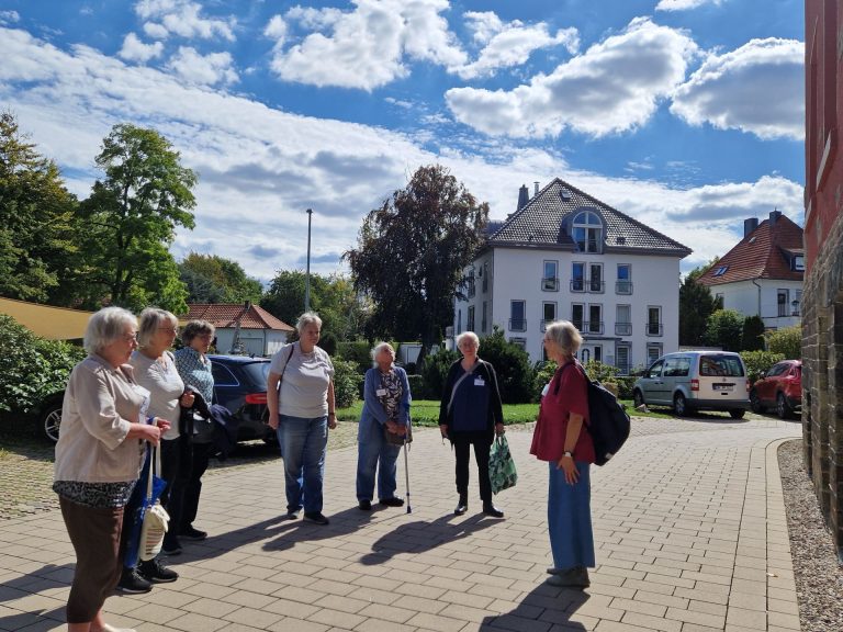 Foto mit einer Gruppe Menschen am Willkommenstag