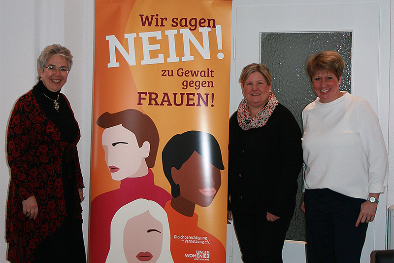 Pfarrerin Birgit Reiche, Claudia Middendorf und Nadine Somer führten einen regen Austausch über aktuelle Anliegen in der Eingliederungshilfe.